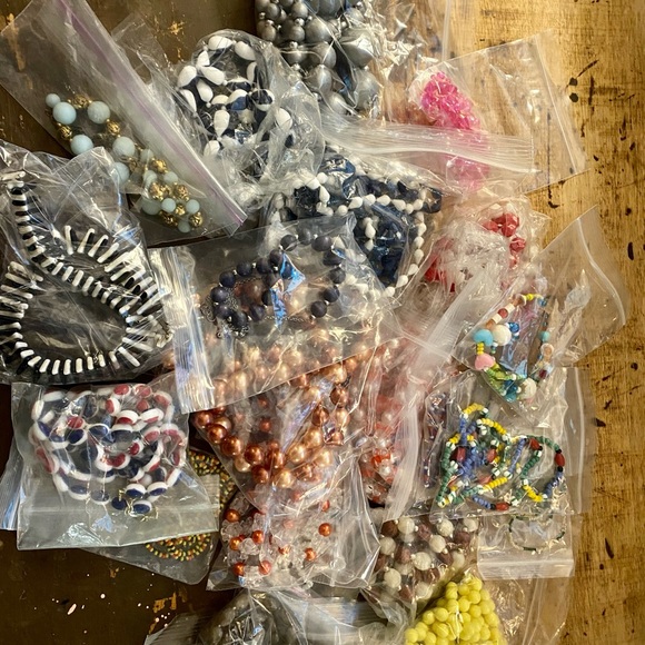 JUST WOW! Mother load of antique,Vintage,Costume +Retro Jewelry! - Picture 11 of 17